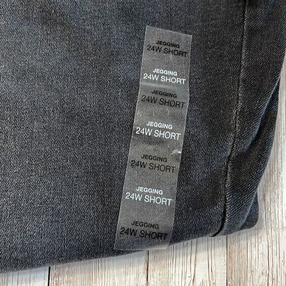 Mid-Rise Jeggings Breathable Stretch Raw Hem 24W SHORT Comfortable Black NWT - Picture 5 of 16